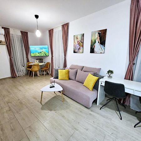 Lovely New Balcony Apartment Cismigiu Park - Pop5 Boekarest Buitenkant foto