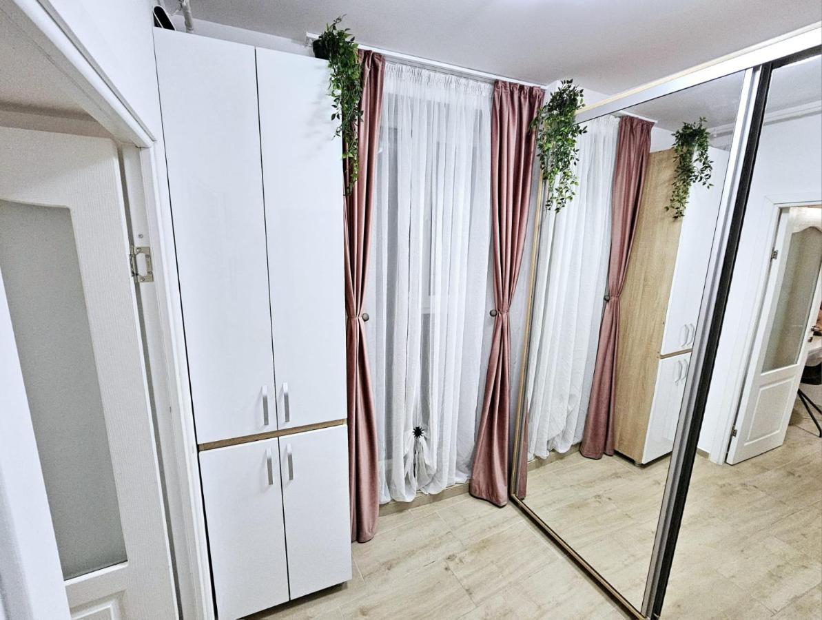 Lovely New Balcony Apartment Cismigiu Park - Pop5 Boekarest Buitenkant foto