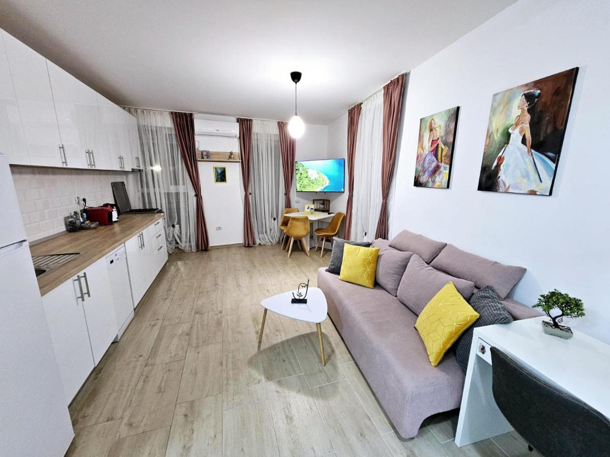 Lovely New Balcony Apartment Cismigiu Park - Pop5 Boekarest Buitenkant foto