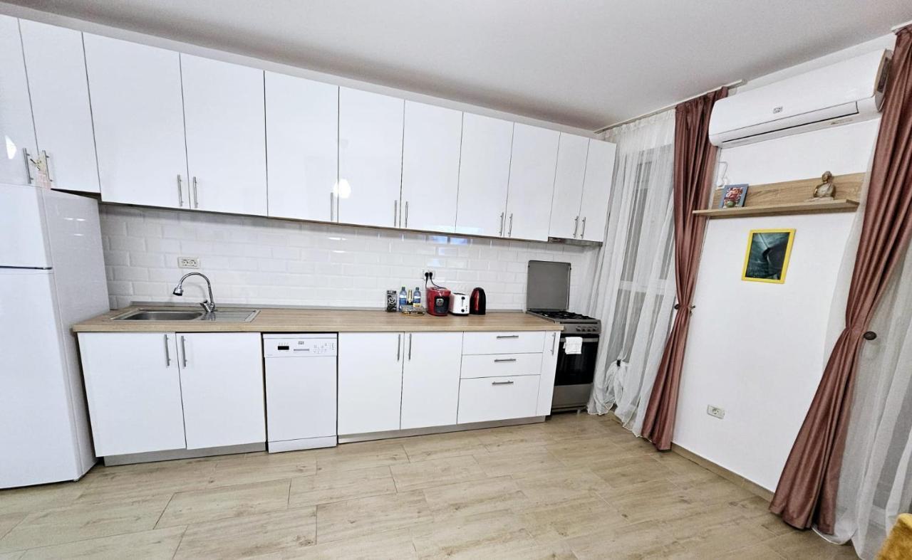 Lovely New Balcony Apartment Cismigiu Park - Pop5 Boekarest Buitenkant foto