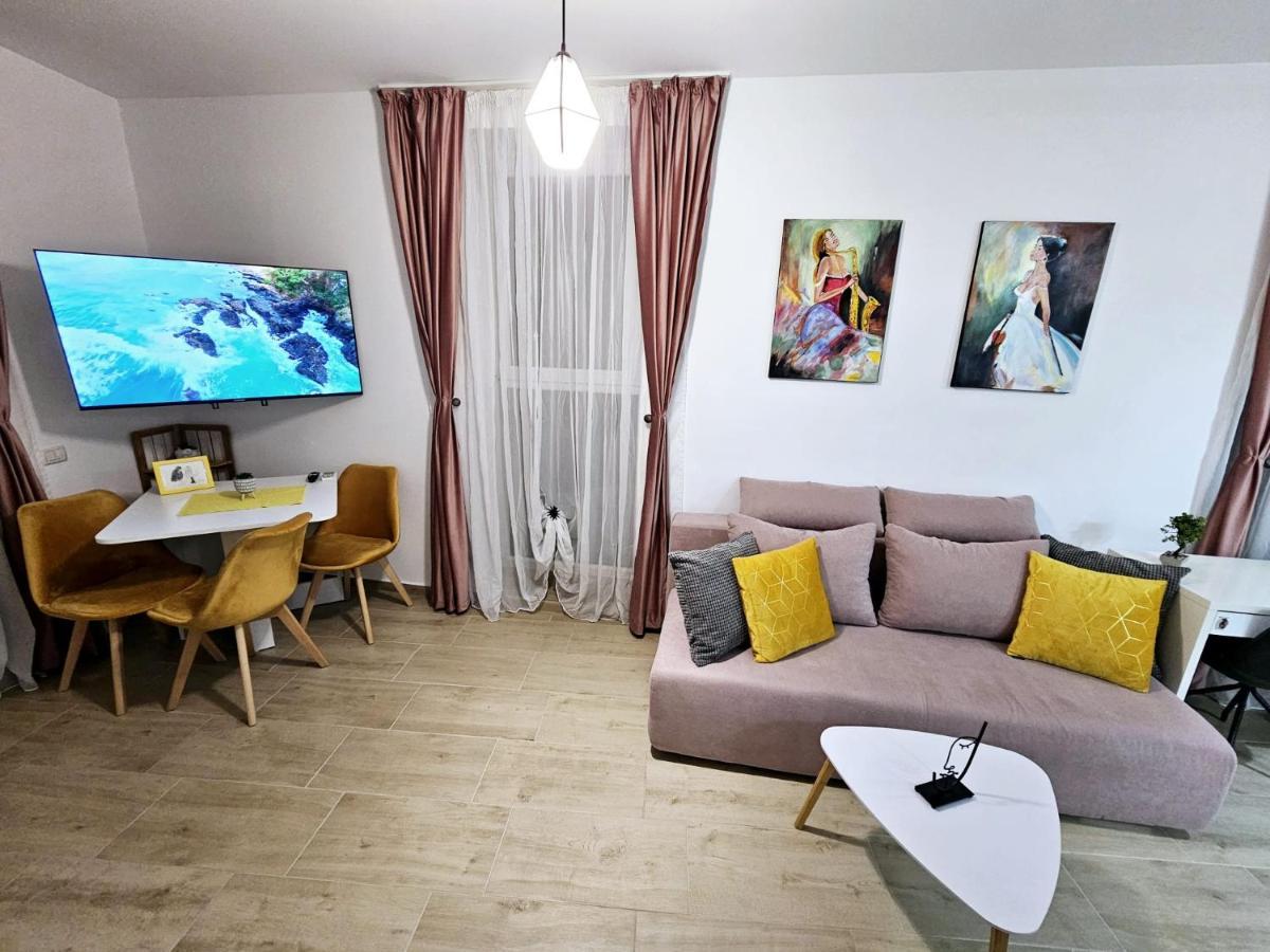 Lovely New Balcony Apartment Cismigiu Park - Pop5 Boekarest Buitenkant foto