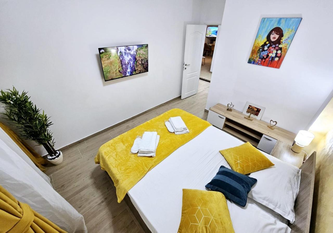 Lovely New Balcony Apartment Cismigiu Park - Pop5 Boekarest Buitenkant foto
