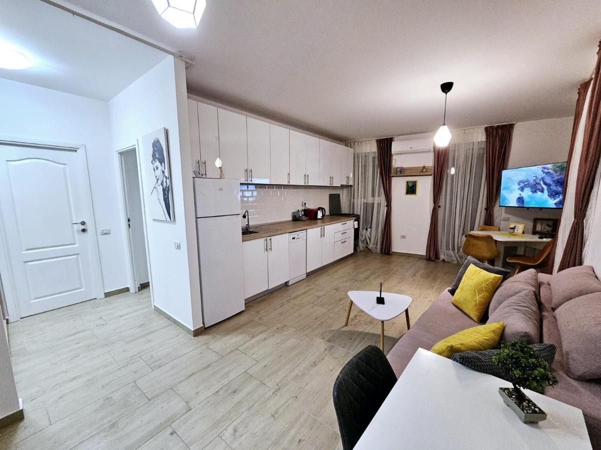 Lovely New Balcony Apartment Cismigiu Park - Pop5 Boekarest Buitenkant foto