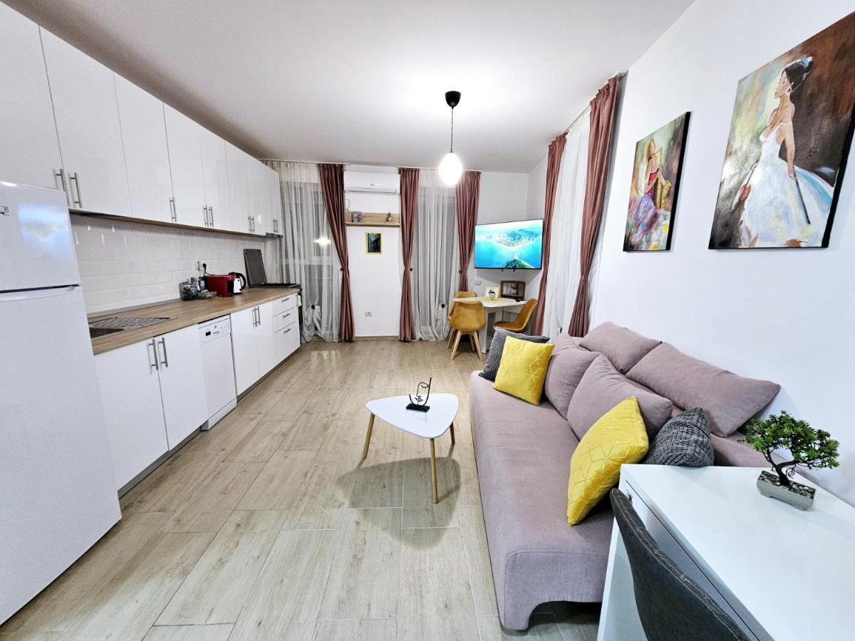 Lovely New Balcony Apartment Cismigiu Park - Pop5 Boekarest Buitenkant foto