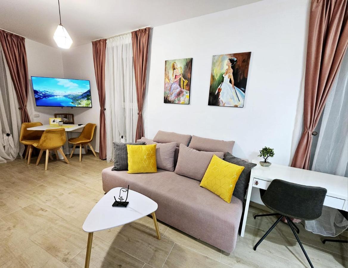 Lovely New Balcony Apartment Cismigiu Park - Pop5 Boekarest Buitenkant foto