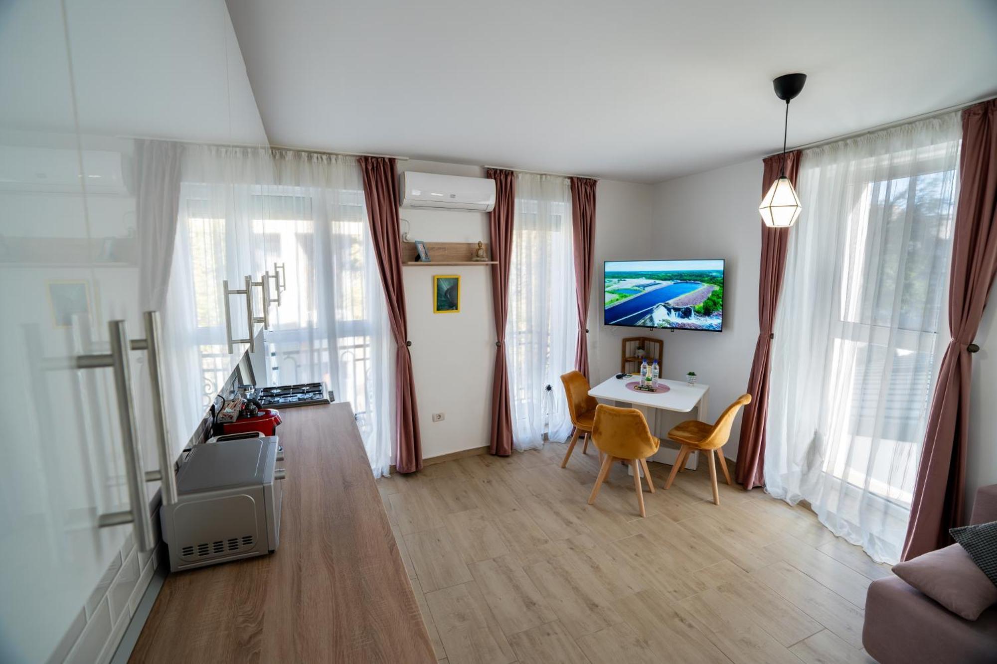 Lovely New Balcony Apartment Cismigiu Park - Pop5 Boekarest Buitenkant foto