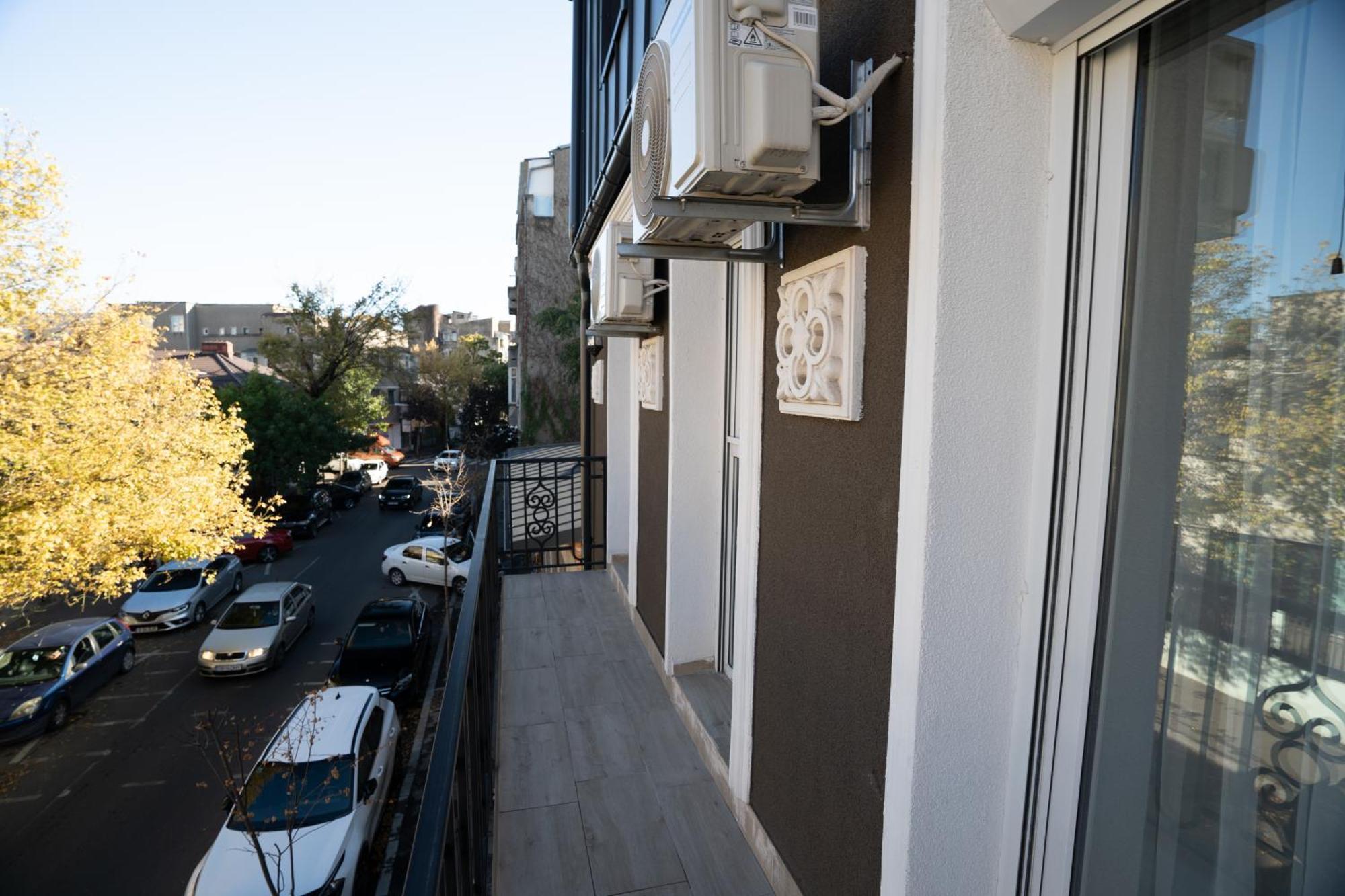 Lovely New Balcony Apartment Cismigiu Park - Pop5 Boekarest Buitenkant foto