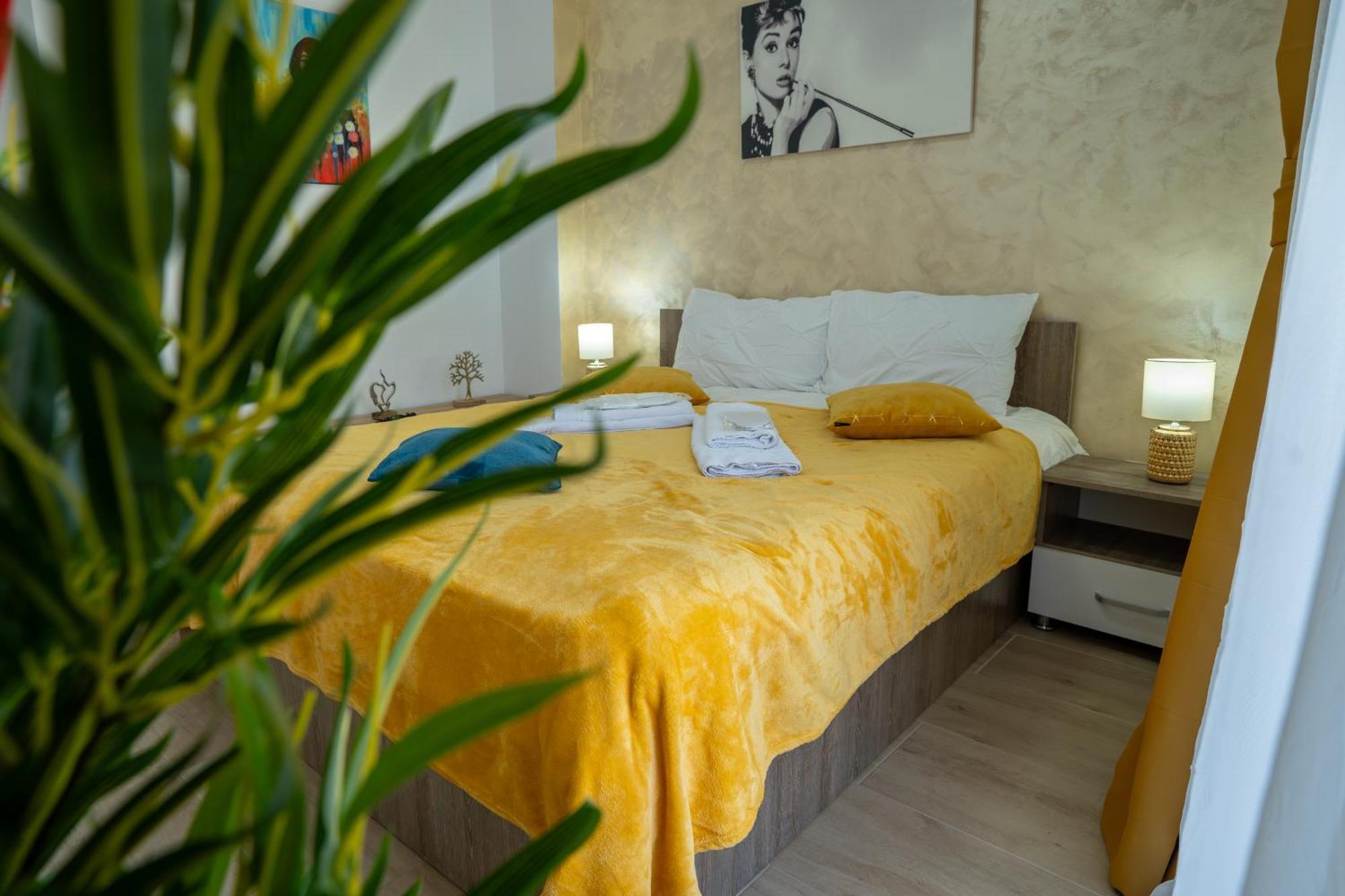 Lovely New Balcony Apartment Cismigiu Park - Pop5 Boekarest Buitenkant foto