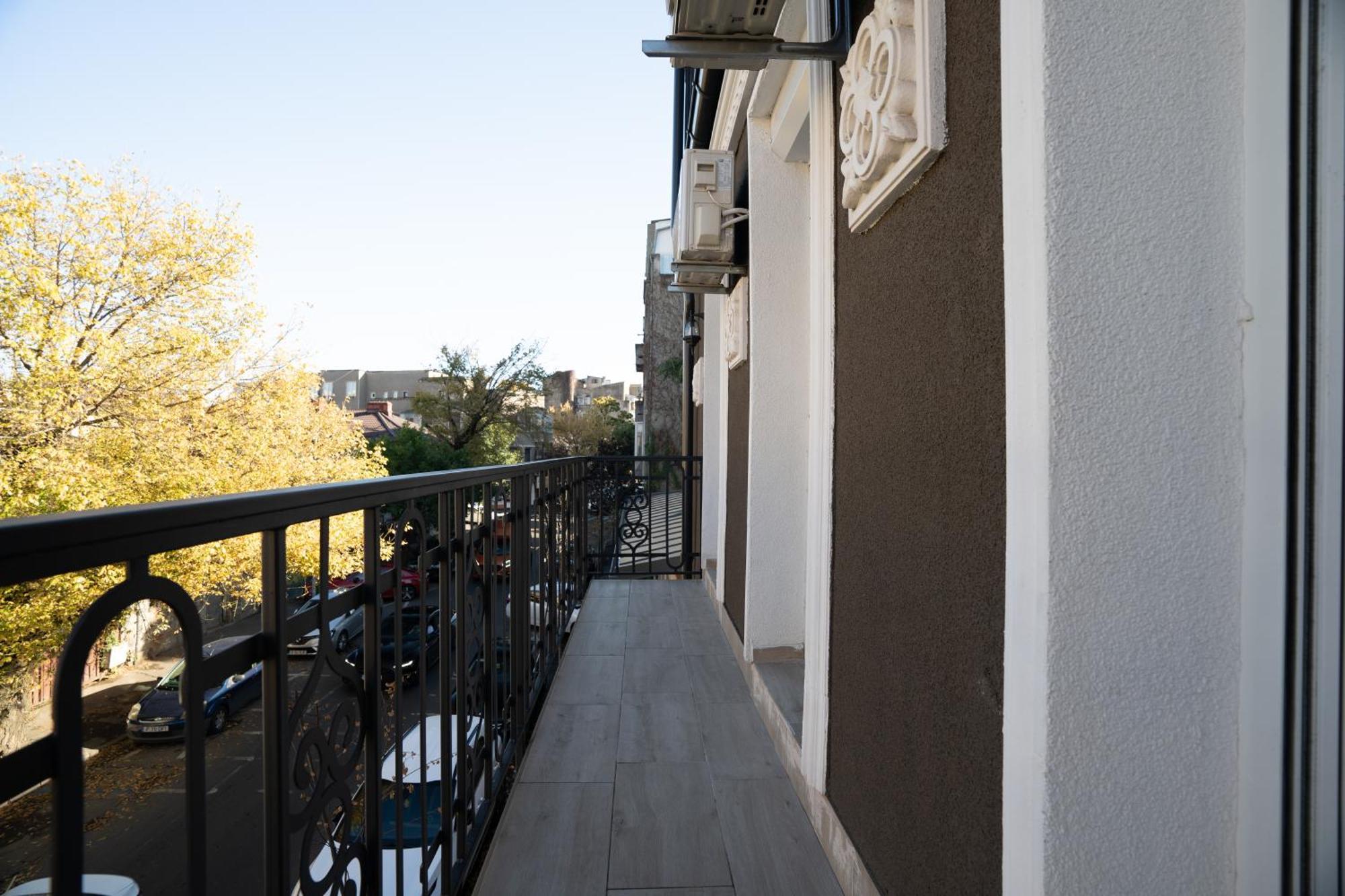 Lovely New Balcony Apartment Cismigiu Park - Pop5 Boekarest Buitenkant foto